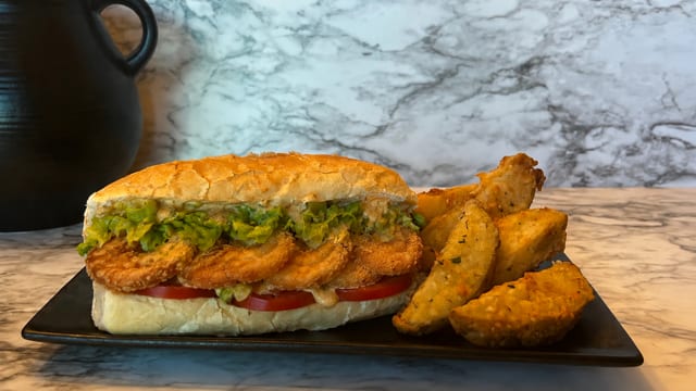 Shrimp Po’ Boy w/ Wedges.