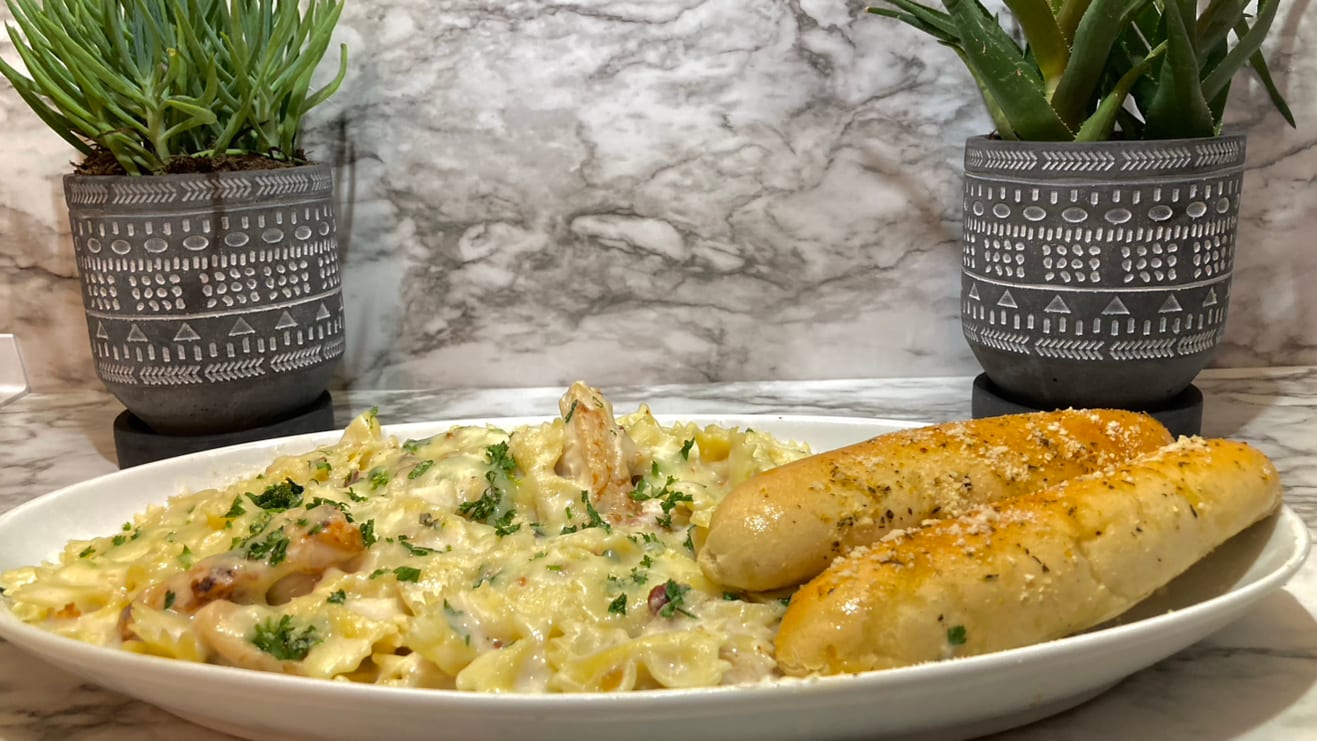 Chicken Alfredo w/ 2 Breadsticks.